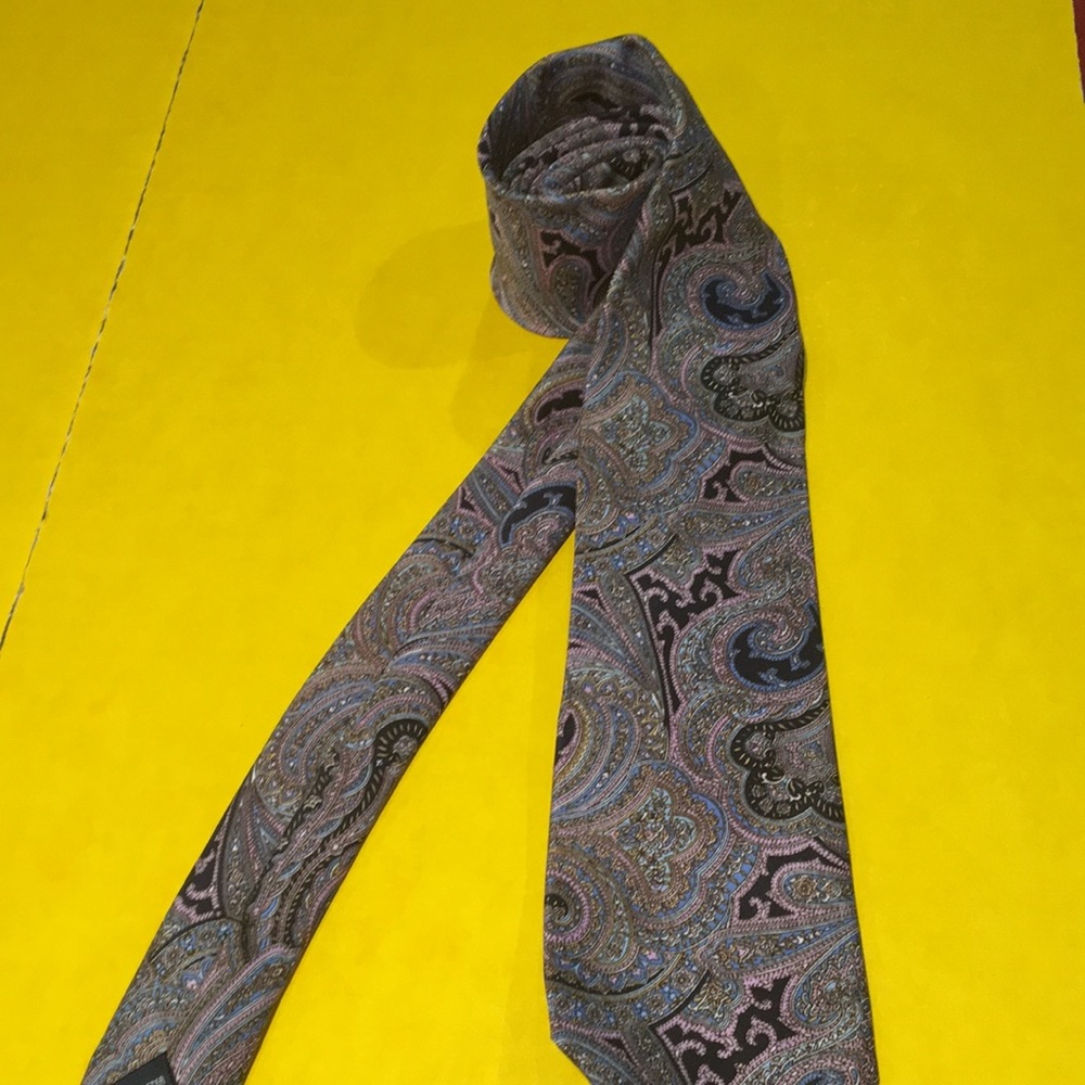 Necktie - Picture 2 of 3